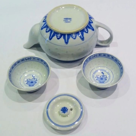 Rice pattern white & Blue Chinese 50's, Tea pot w/ 2 matching cups. - Picture 3 of 12